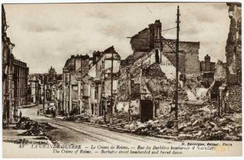 Rue du Barbâtre en ruines (Reims)
